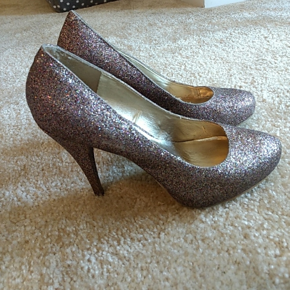 Heels - Picture 3 of 4